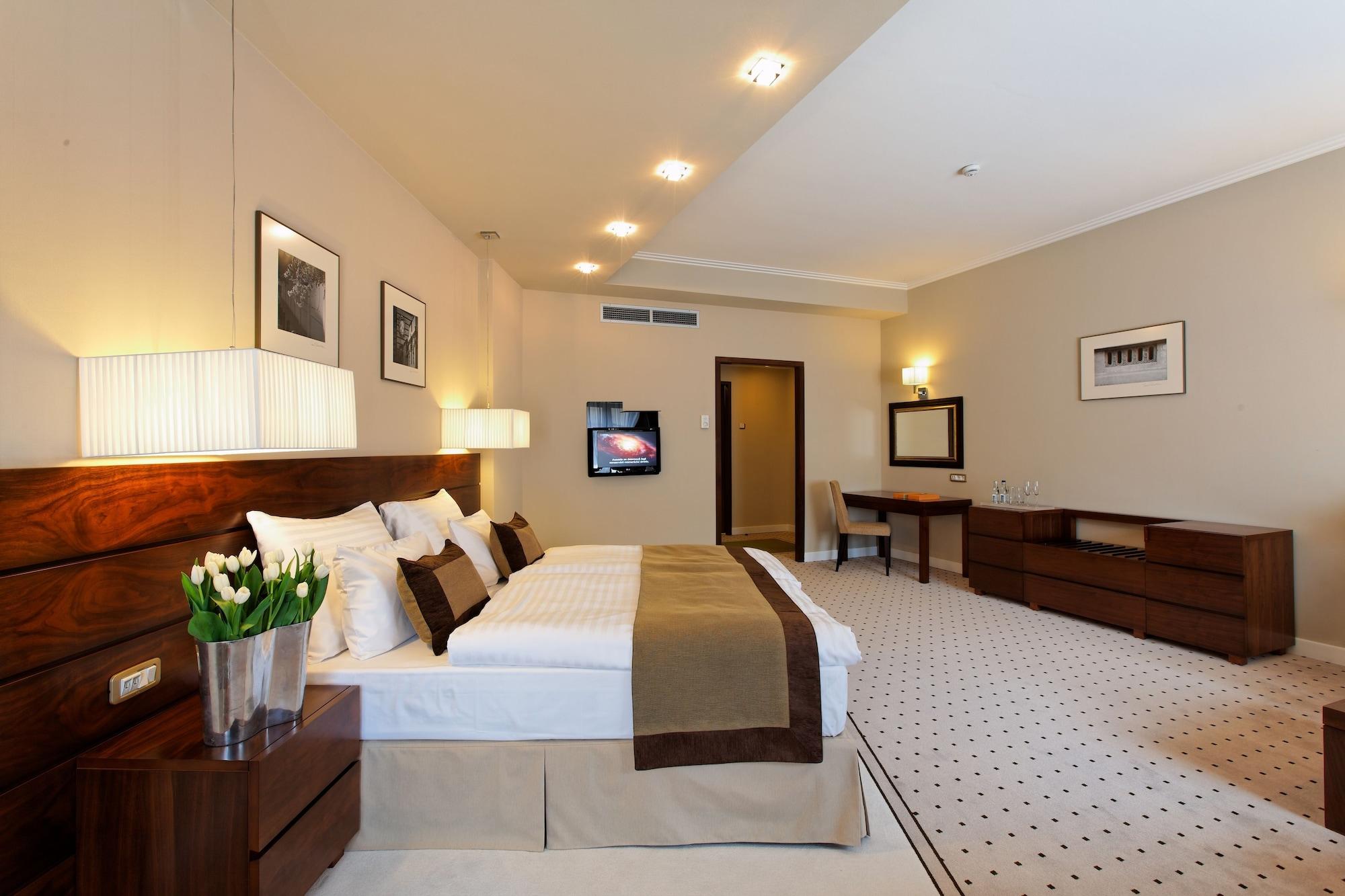 Capital Plaza Hotel Bucarest Esterno foto