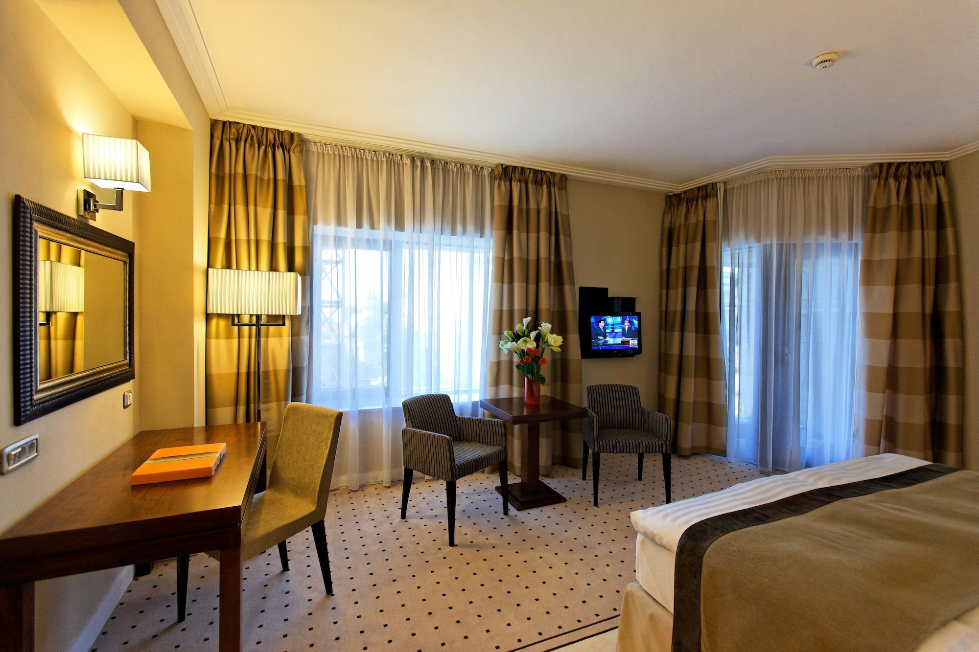 Capital Plaza Hotel Bucarest Esterno foto