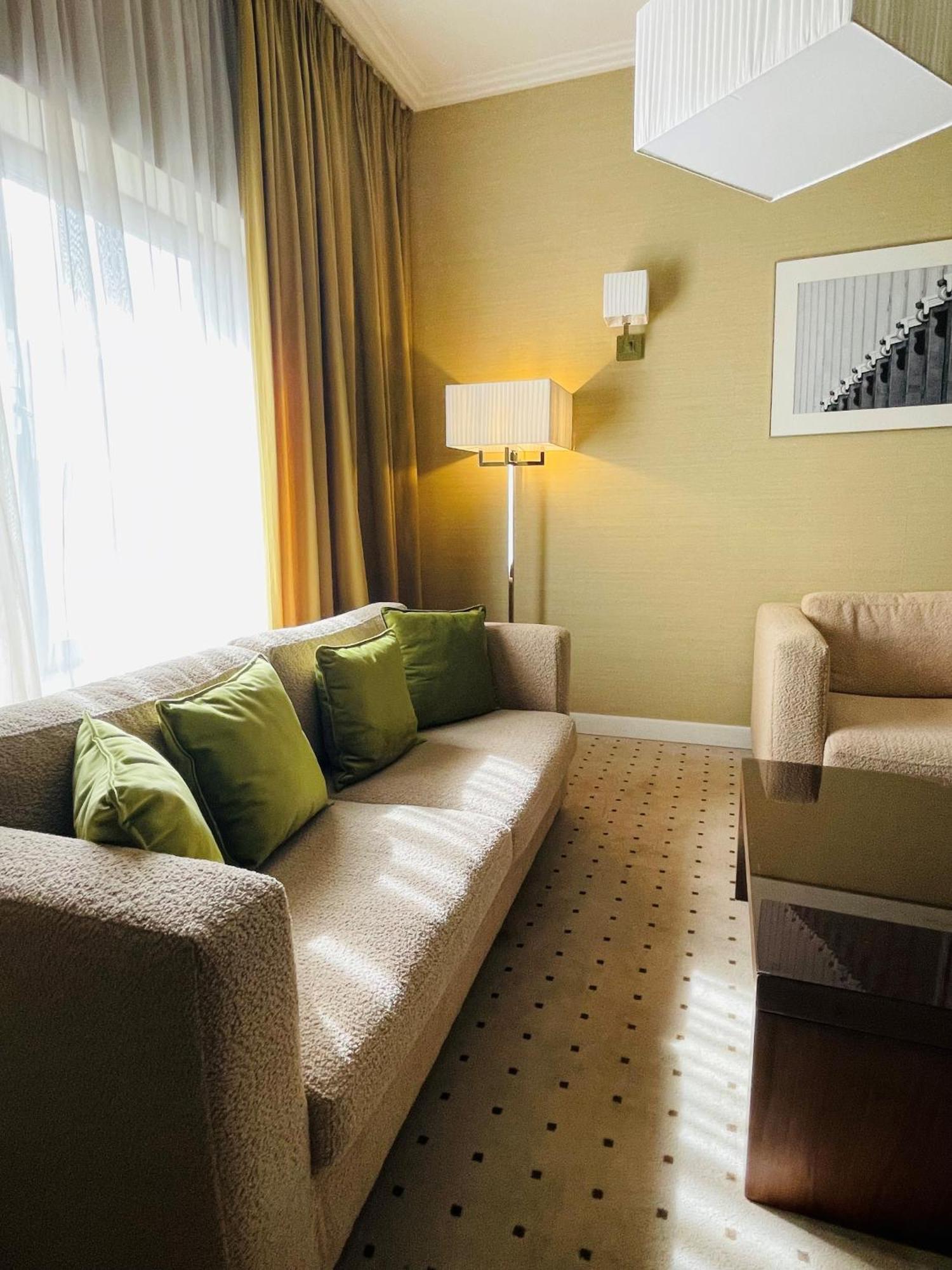 Capital Plaza Hotel Bucarest Esterno foto